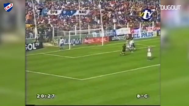 Luis Suárez’s dribbles inside the box and scores for Nacional